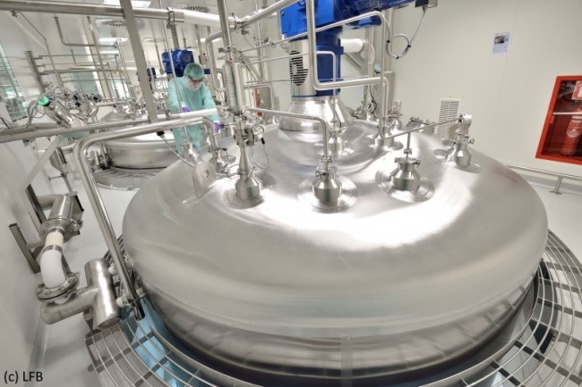 Dans son usine situe aux Ulis, en rgion parisienne, l'unit de production de LFB dispose de racteurs biologiques de haute capacit.