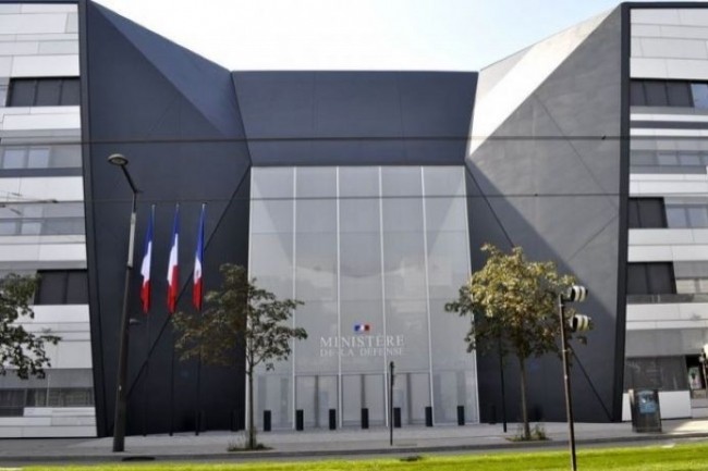 L’entrée du site Balard du ministère des Armées, à Paris. Créé en 2020, un service dépendant de cette administration gère les pensions de retraites et d’invalidité des personnels, militaires ou non. (Photo : D.R.) L’entrée du site Balard du ministère des Armées, à Paris. Créé en 2020, un service dépendant de cette administration gère les pensions de retraites et d’invalidité des personnels, militaires ou non. (Photo : D.R.)
