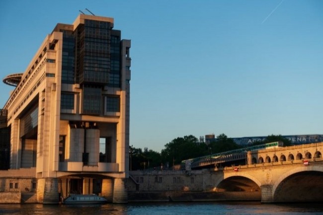 Pour la complmentaire sant de ses 130 000 agents  sans compter les ayants droit -, Bercy a slectionn Alan. Comme Matignon, lElyse ou lAssemble nationale avant lui. (Photo : Loukian/Unsplash)