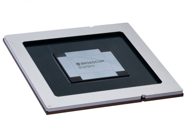 La puce rseau Tomahawk 6 de Broadcom prend en charge des dploiements de plus de 100 000 XPU. (crdit : Broadcom)