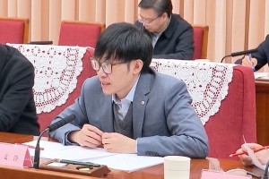 Face  OpenAI o1, le chinois DeepSeek dgaine son LLM R1